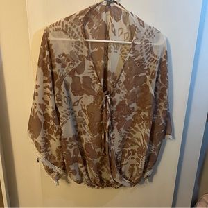 WHITE AND PINK WIDE SLEEVE BLOUSE, size XL